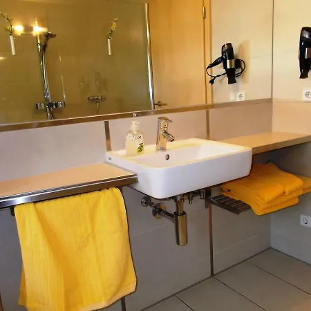 Uhlemann - Nur 15 Minuten Bis In Altstadt